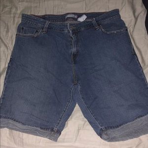 Women’s Jean Shorts (Knee-Length)